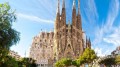 Barcelona legjellegzetesebb épülete az Antoni Gaudi által tervezett Sagrada Familia katedrális