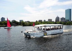 Érdemes a Duck Tour kétéltűivel megtekinteni a város nevezetességeit