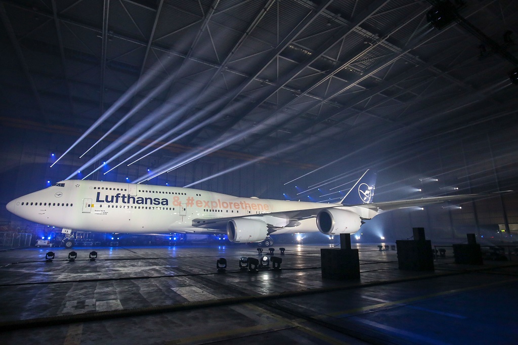 Arculatot vált a Lufthansa, megy a sárga, jön a sötét kék, marad a fehér