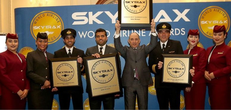 A Qatar Airways Csoport vezérigazgatója Mr Akbar Al Baker és a Hamad Nemzetközi Repülőtér vezérigazgatója Mr Badr Mohammed Al Meer vették át a Skytrax díjakat   