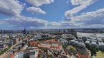 Ezerarcú tengeri kapu futurisztikus városnegyeddel és történelmi tornyokkal – Moin Hamburg!