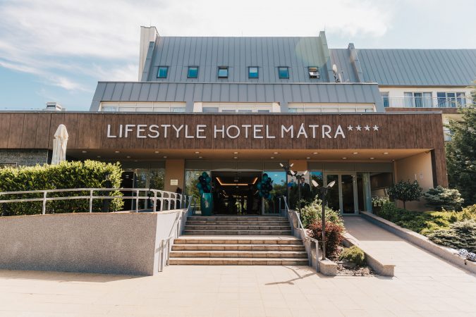 Újra megnyitotta kapuit a Mátrai Tájvédelmi Körzet egyik legszebb pontján álló, 117 szobás LifeStyle Hotel Mátra