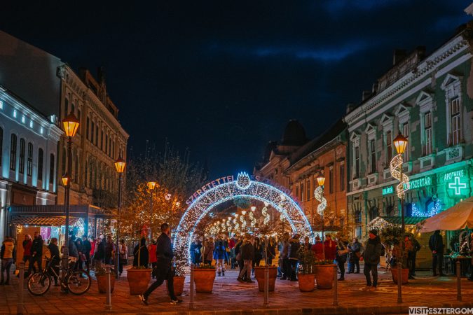 Esztergom november végén öltözik ünnepi ruhába