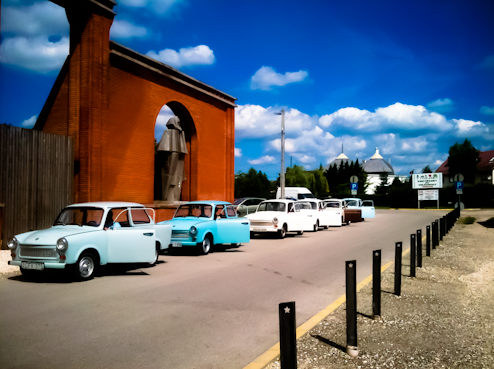 Időutazás a Memento Parkban – Retró Nap Trabantokkal, bakelitlemezekkel és elemlámpás sétával