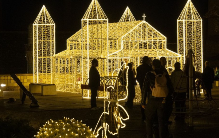 Tündéri fényvilág Pécs szívében