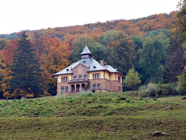 A Gerecse rejtett ékköve: a Serédi-kastély