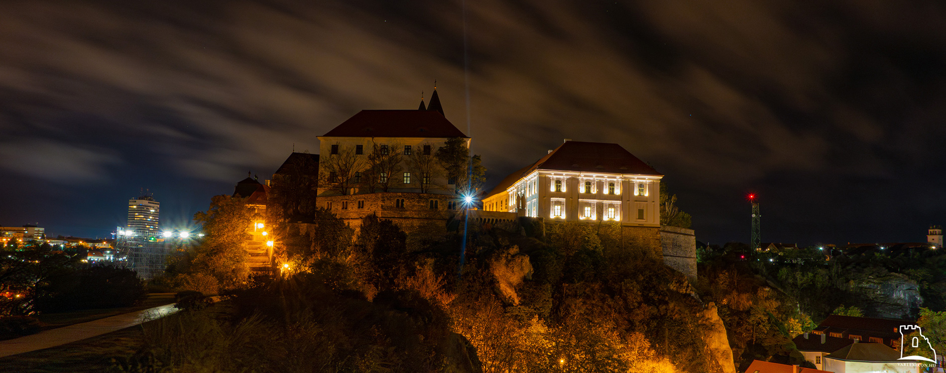Nyomozás a sötétben, szimbólumfejtés, éjszakai templomtúra - Múzeumok Éjszakája a veszprémi várnegyedben